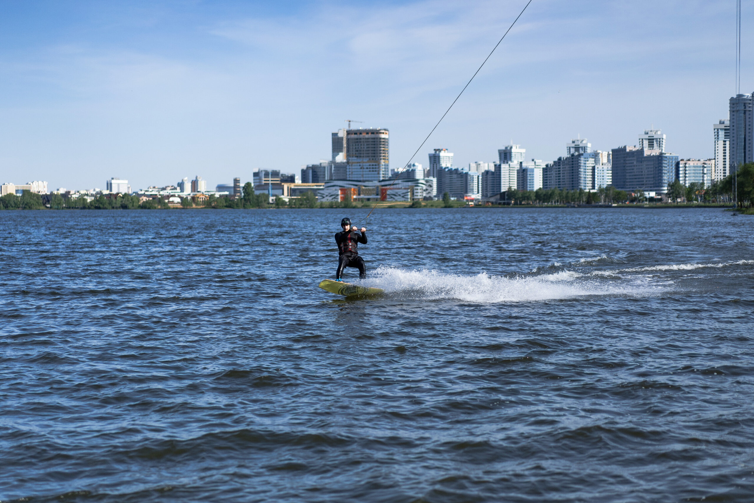 city-wake-park-man-rides-wake